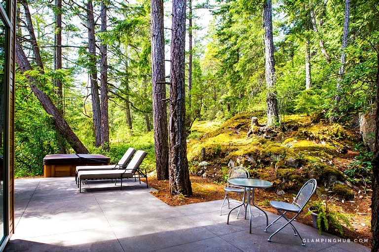 Tree House in Halfmoon Bay, British Columbia