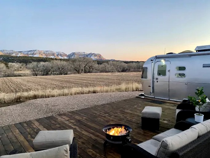 Fantastic Airstream with Fire Pit and Hot-tub in Orderville, Utah