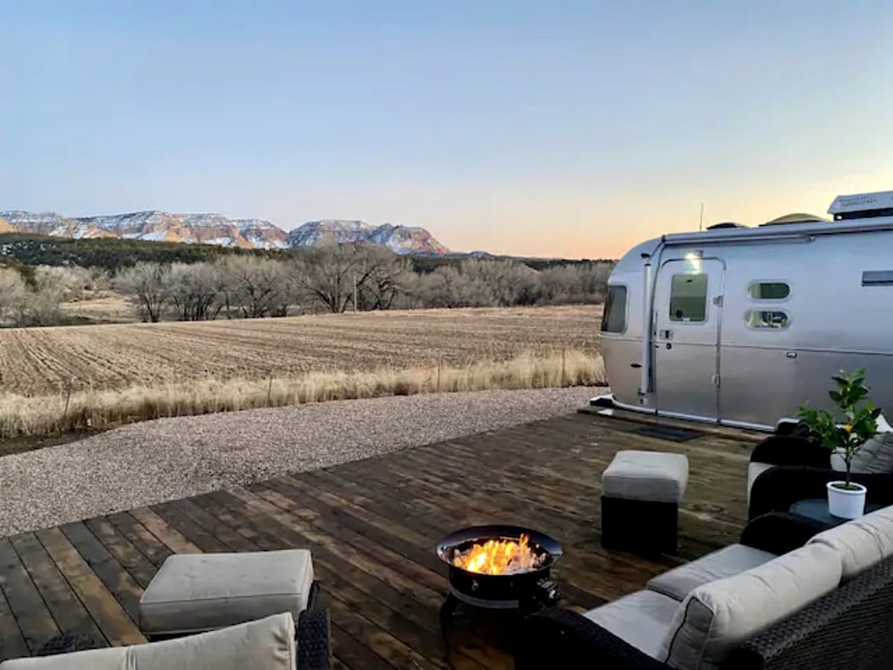 Fantastic Airstream with Fire Pit and Hot-tub in Orderville, Utah