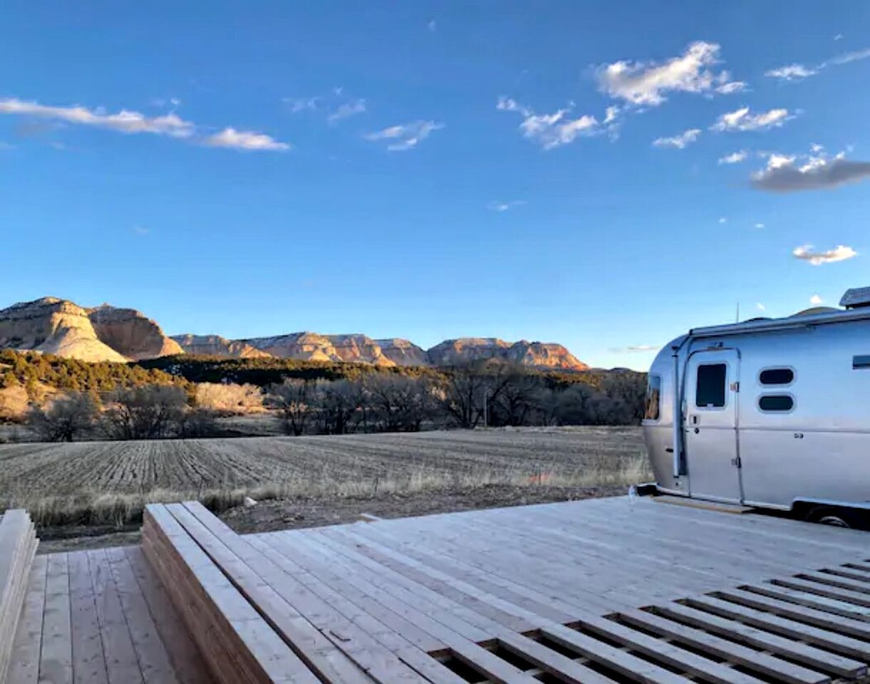 Fantastic Airstream with Fire Pit and Hot-tub in Orderville, Utah