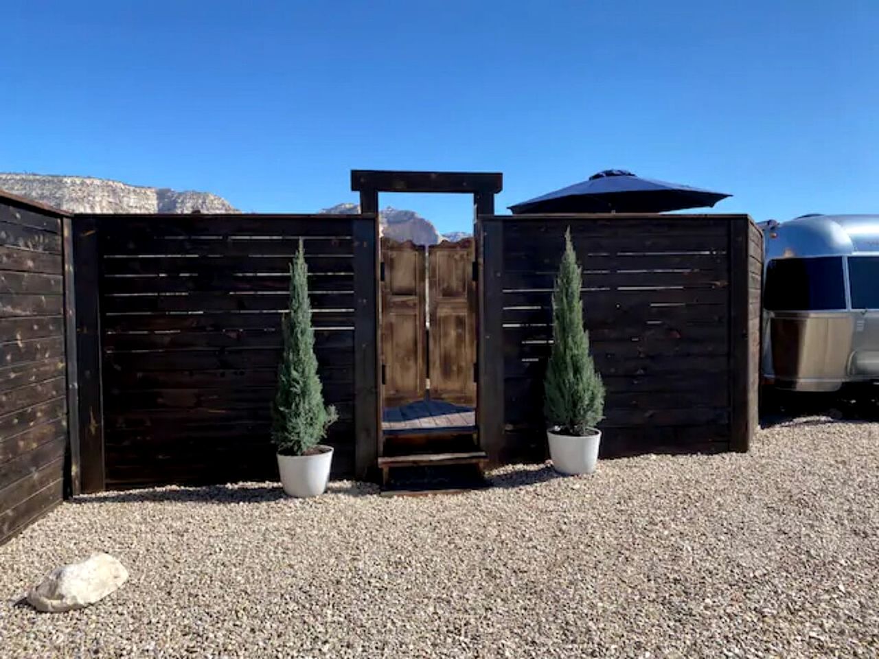 Fantastic Airstream with Fire Pit and Hot-tub in Orderville, Utah