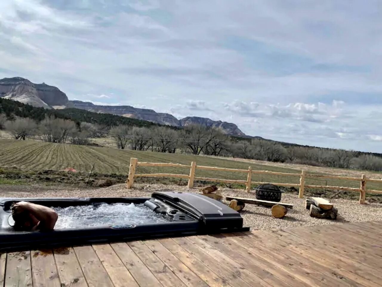 Fantastic Airstream with Fire Pit and Hot-tub in Orderville, Utah