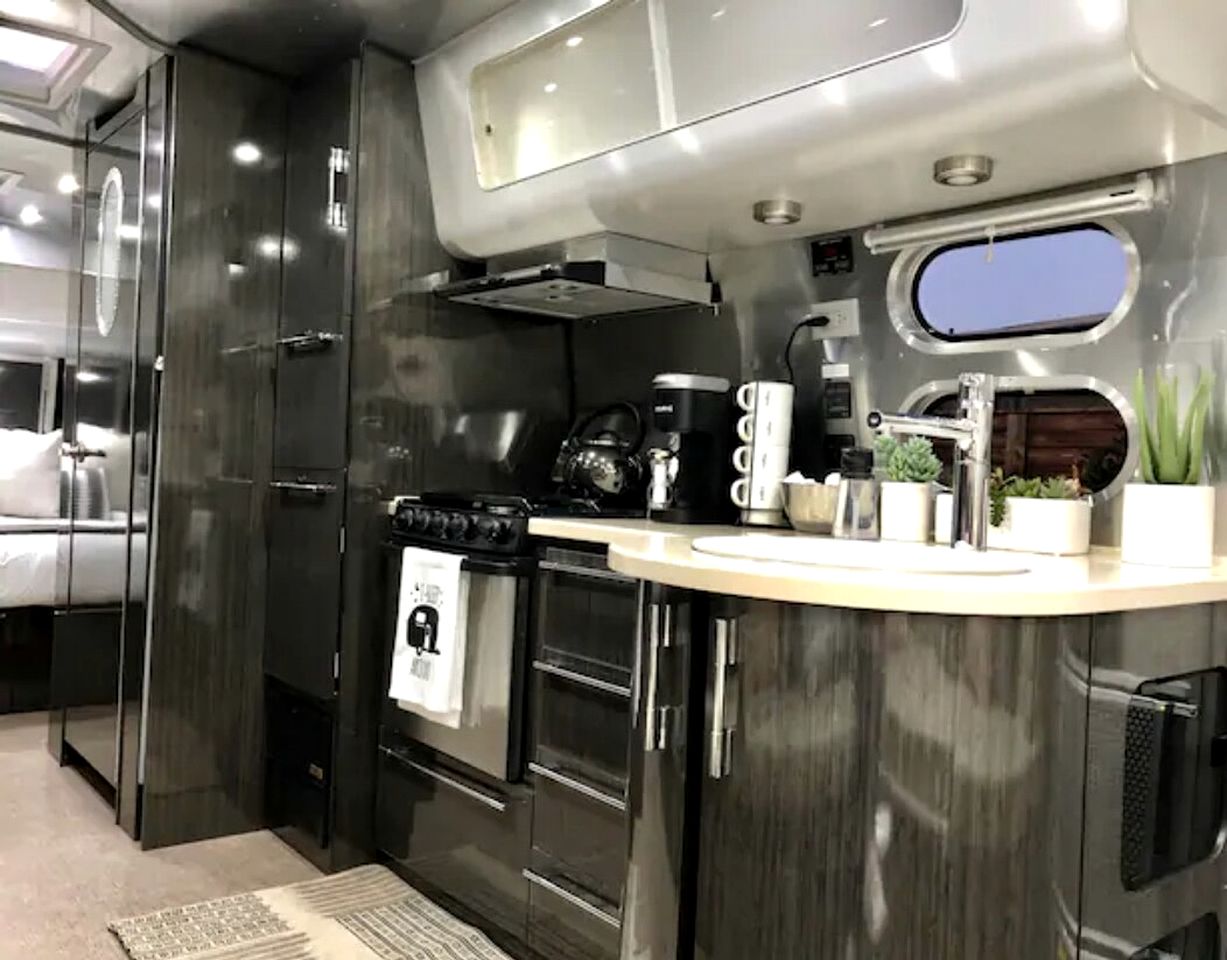 Fantastic Airstream with Fire Pit and Hot-tub in Orderville, Utah