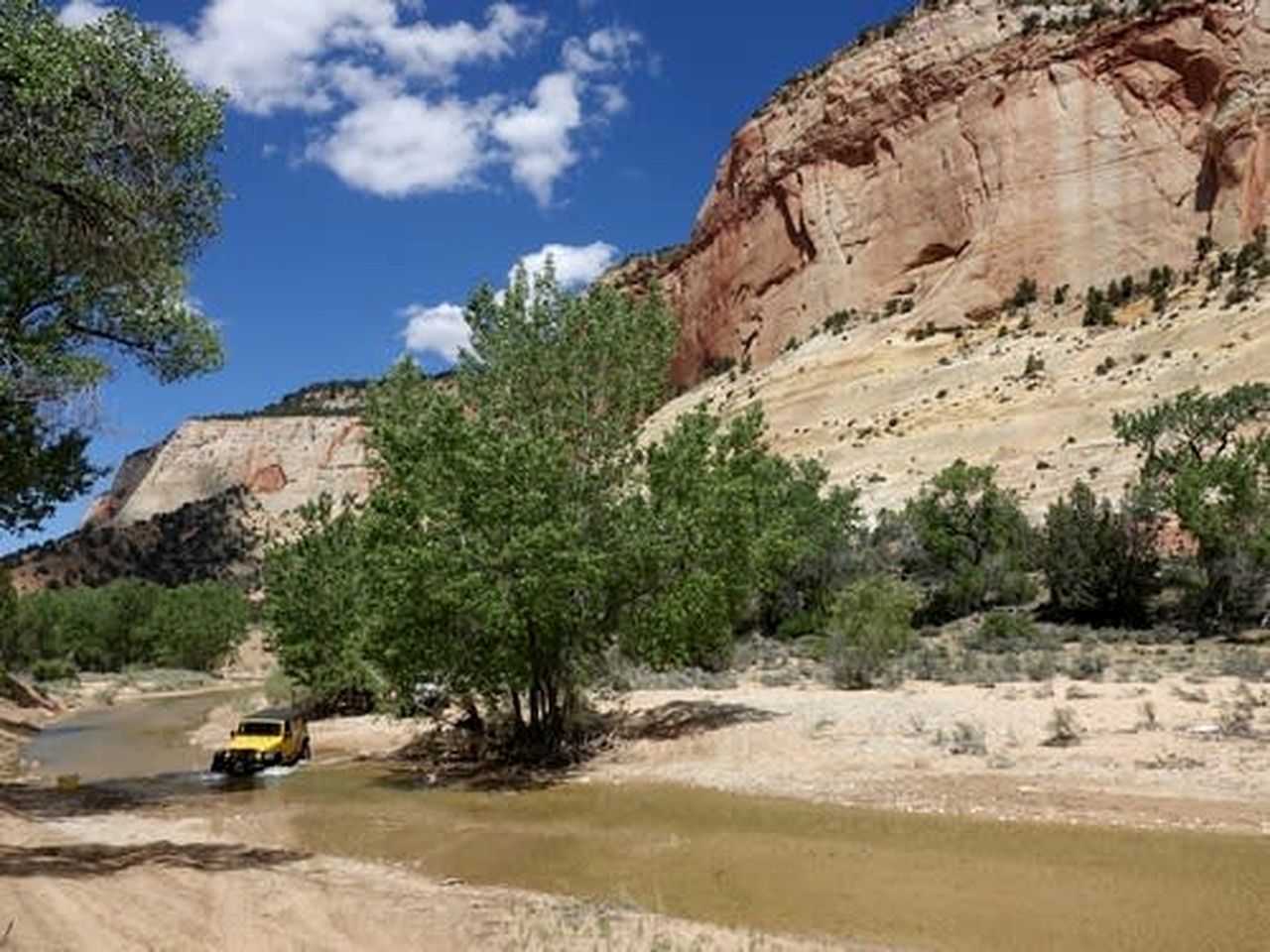 Fantastic Airstream with Fire Pit and Hot-tub in Orderville, Utah