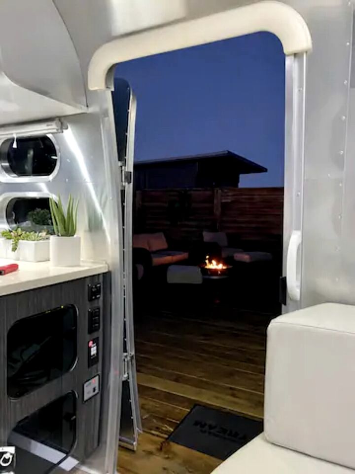 Fantastic Airstream with Fire Pit and Hot-tub in Orderville, Utah