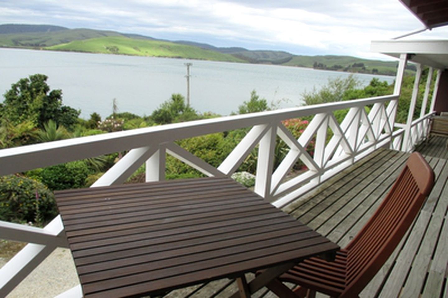 Quiet and Secluded Suite Rental with Bay Views in Waikawa, New Zealand