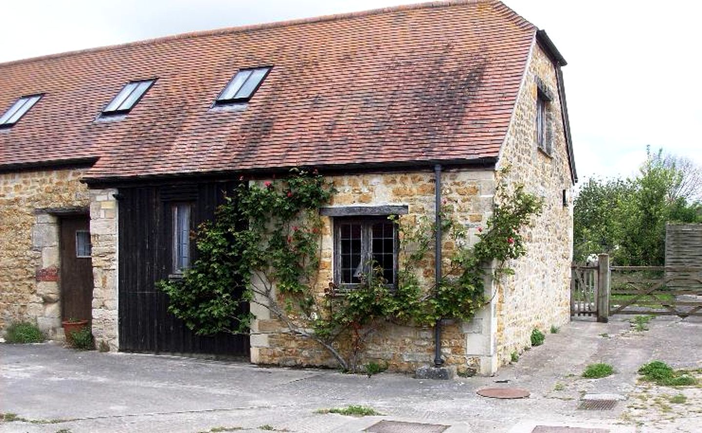 Historic Holiday Getaway Rental on Somerset Farm near Glastonbury, England