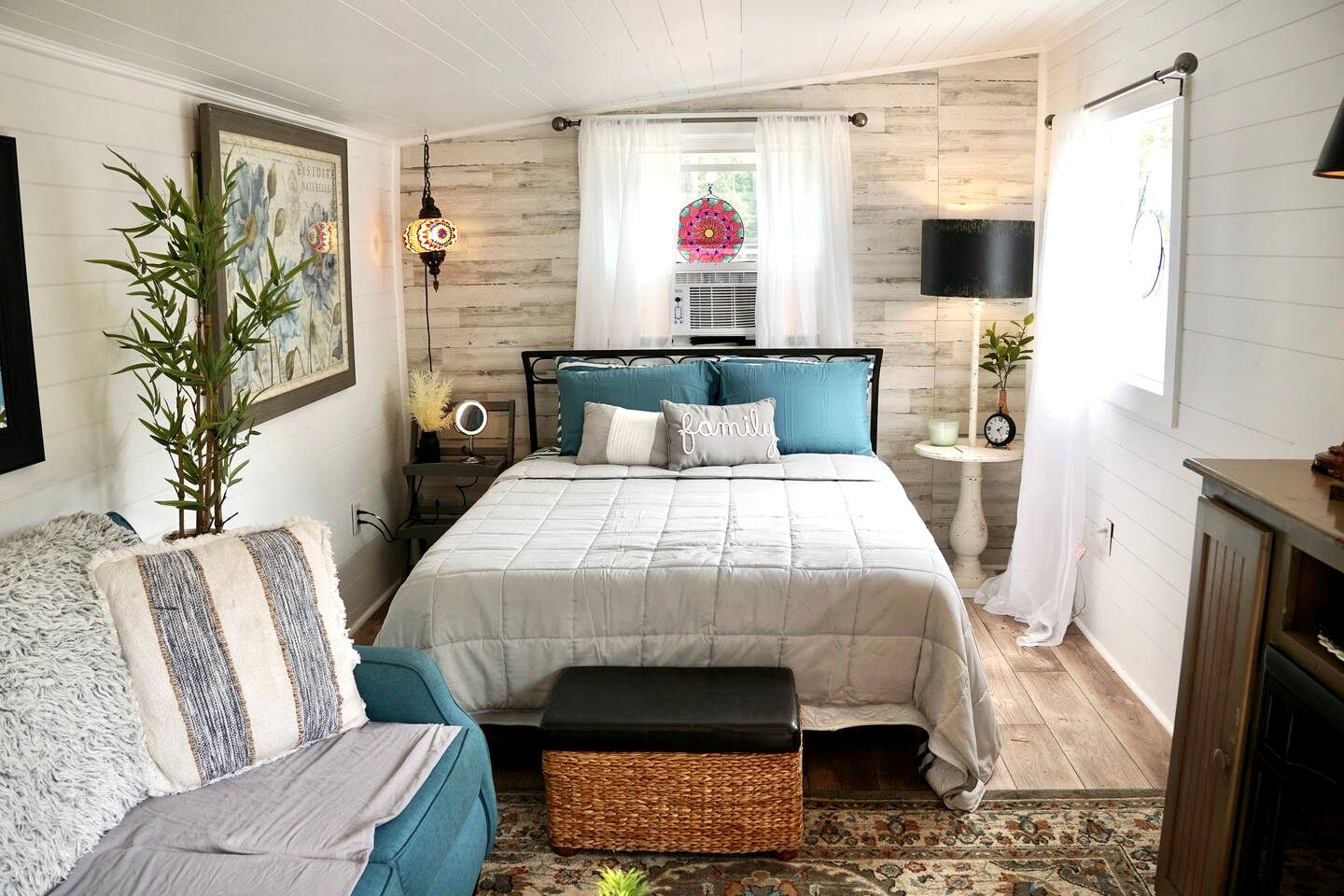 Sweet Tiny House Perfect for a Romantic Retreat in Alabama