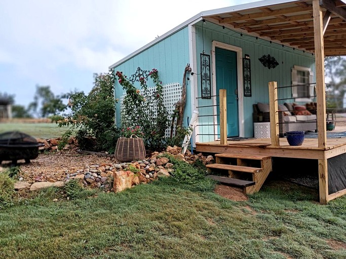 Sweet Tiny House Perfect for a Romantic Retreat in Alabama