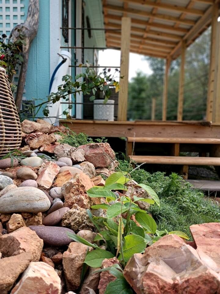 Sweet Tiny House Perfect for a Romantic Retreat in Alabama