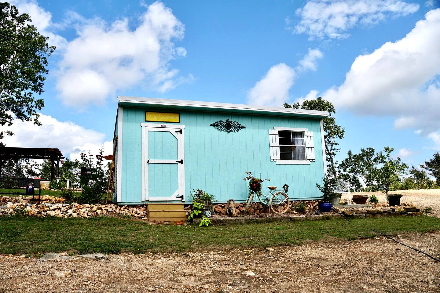 Sweet Tiny House Perfect for a Romantic Retreat in Alabama