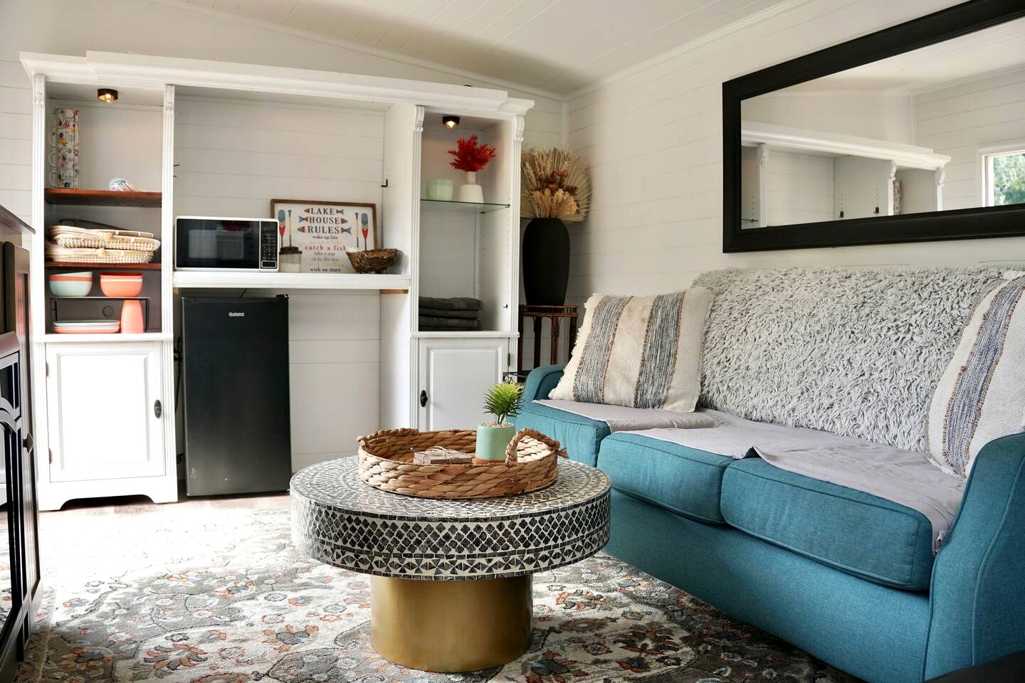 Sweet Tiny House Perfect for a Romantic Retreat in Alabama