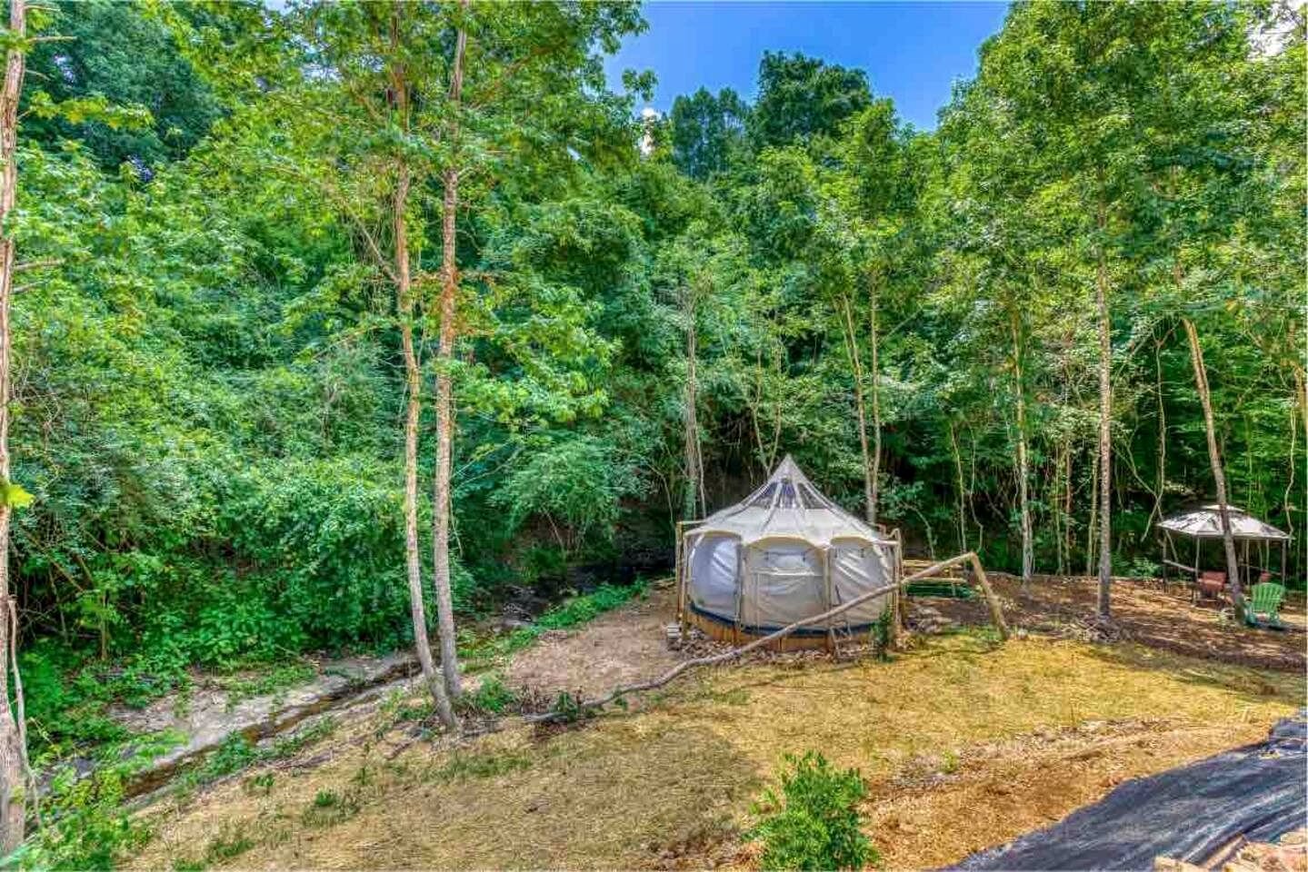 Picturesque Bell Tent with Fire Pit and Picnic Area in Alabama