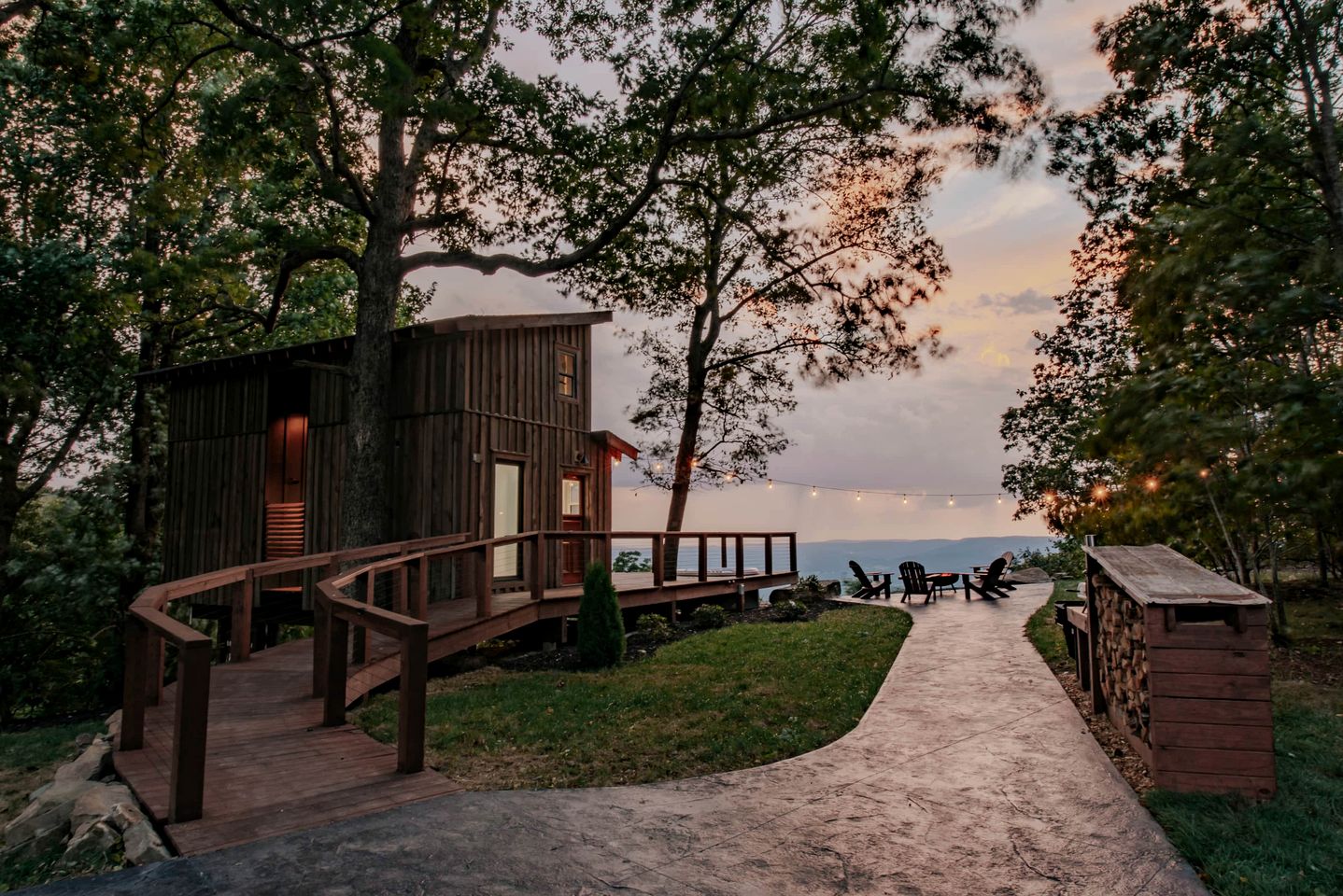 Luxurious Cabin with Jacuzzi and Breathtaking Views in Georgia