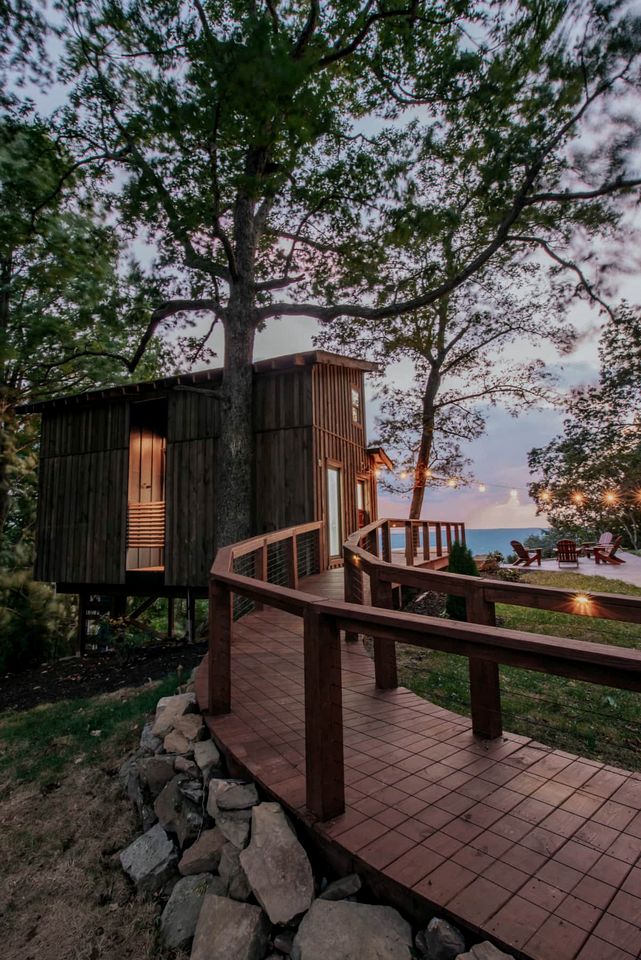 Luxurious Cabin with Jacuzzi and Breathtaking Views in Georgia