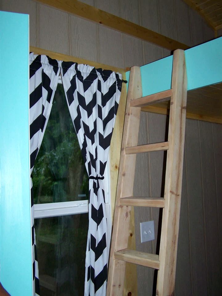 Cozy Backstage Tiny House Near Old Hickory Lake – Pet-Friendly, Private Deck, Breakfast Included