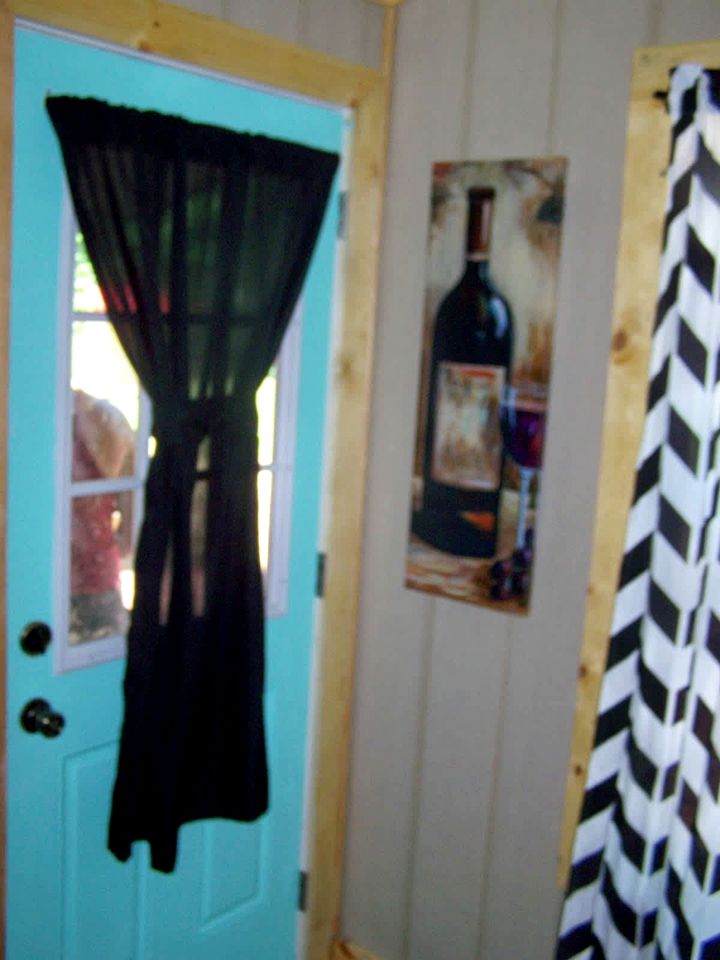Cozy Backstage Tiny House Near Old Hickory Lake – Pet-Friendly, Private Deck, Breakfast Included