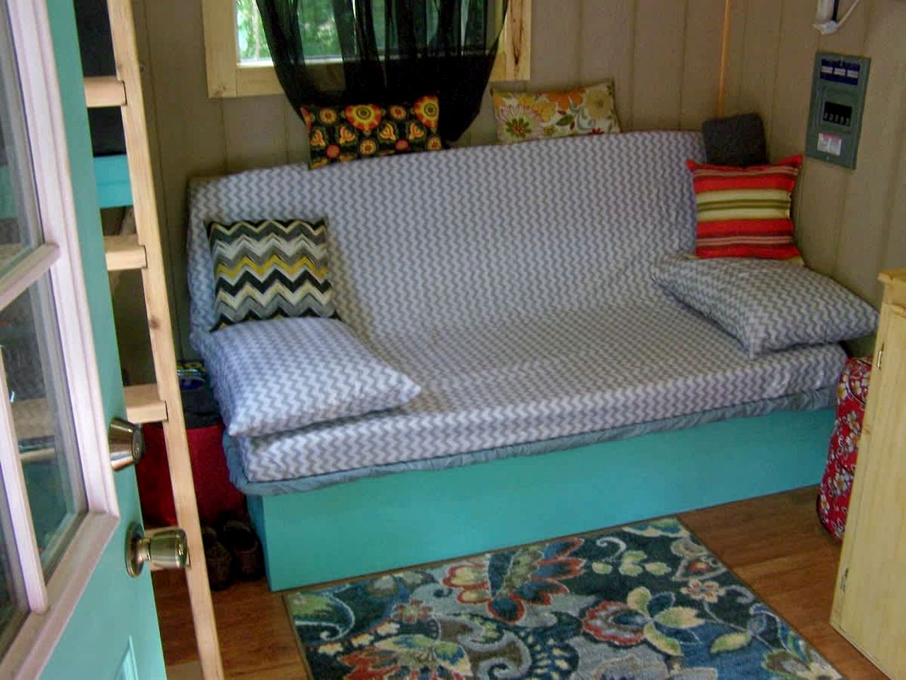 Cozy Backstage Tiny House Near Old Hickory Lake – Pet-Friendly, Private Deck, Breakfast Included