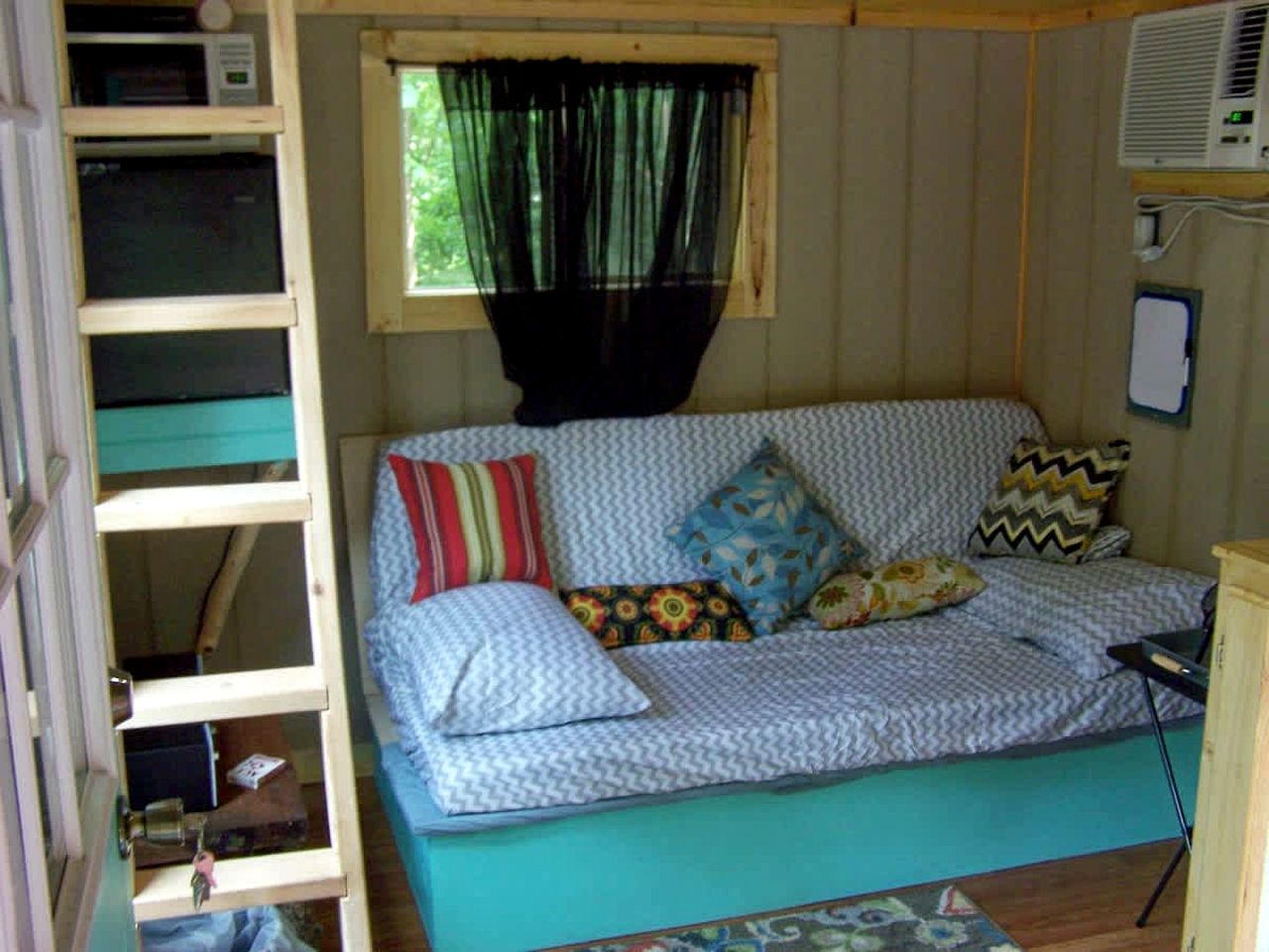 Cozy Backstage Tiny House Near Old Hickory Lake – Pet-Friendly, Private Deck, Breakfast Included