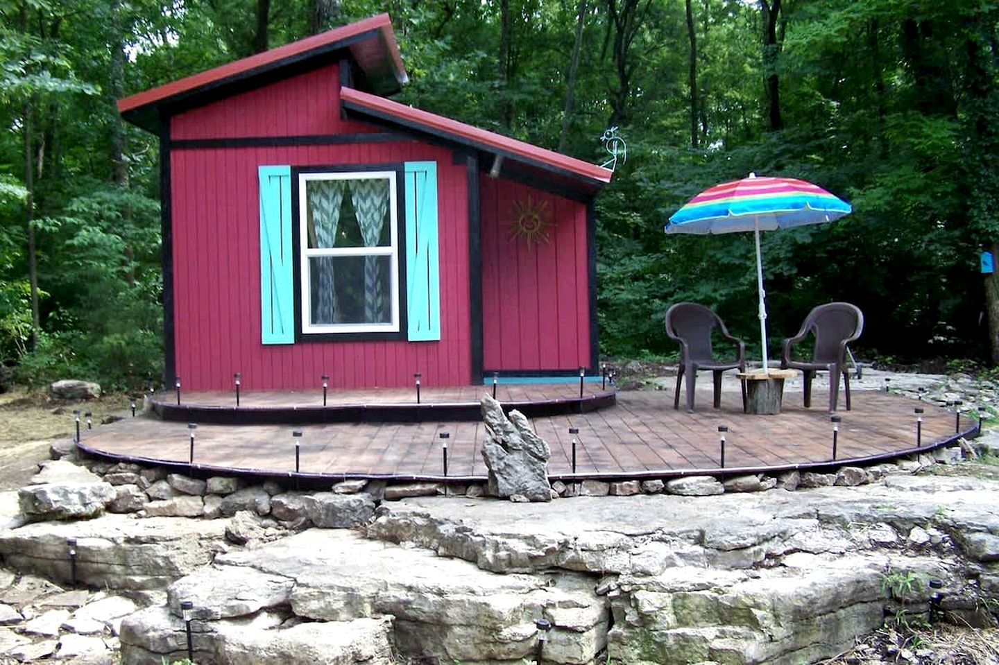 Cozy Backstage Tiny House Near Old Hickory Lake – Pet-Friendly, Private Deck, Breakfast Included