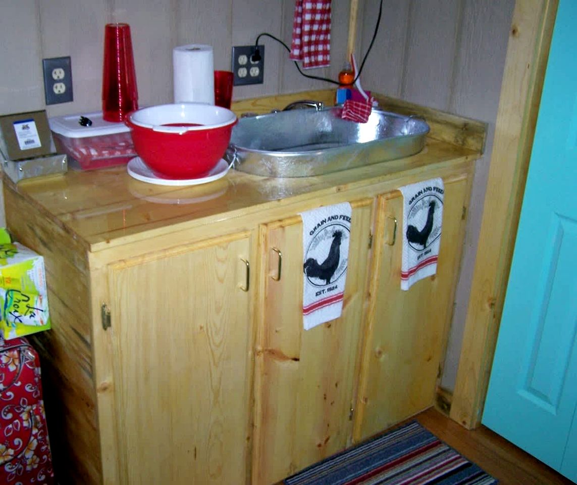 Cozy Backstage Tiny House Near Old Hickory Lake – Pet-Friendly, Private Deck, Breakfast Included
