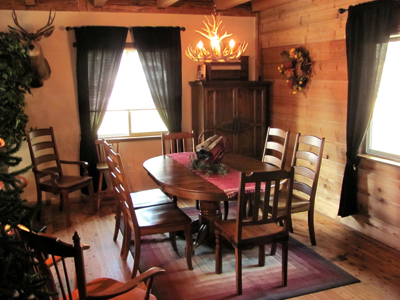 Spacious Pet-Friendly Cabin for a Vacation near Glacier National Park, Montana