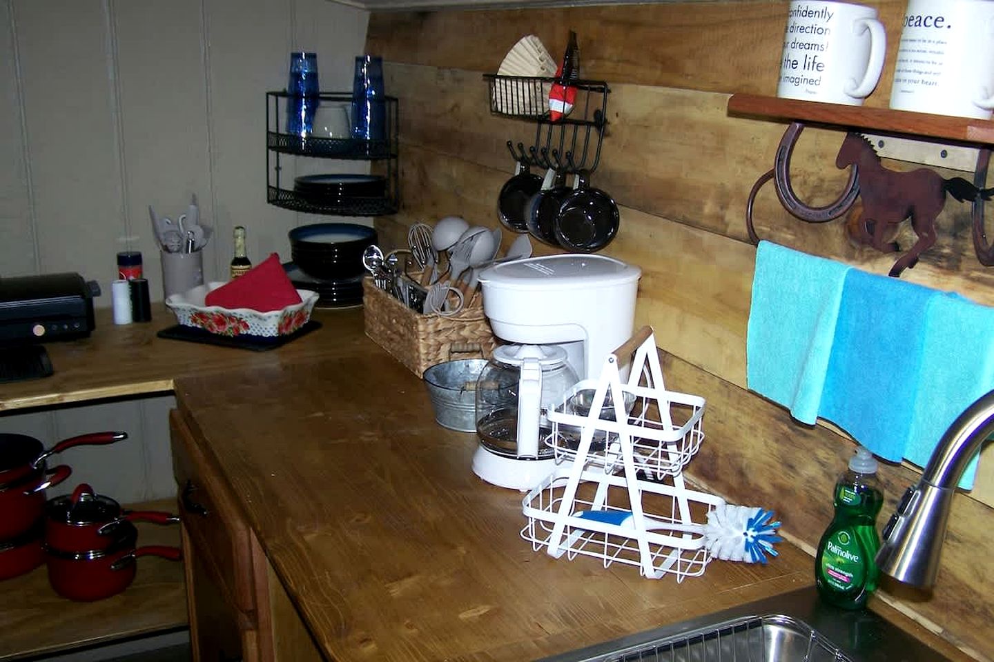 Cozy Loft Apartment Above Jay Bob's Kitchen w/ 2 Queen Beds & Breakfast Near Nashville