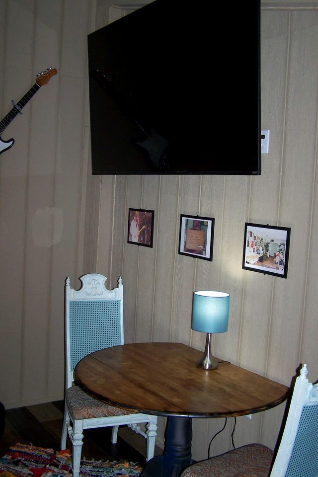 Cozy Loft Apartment Above Jay Bob's Kitchen w/ 2 Queen Beds & Breakfast Near Nashville