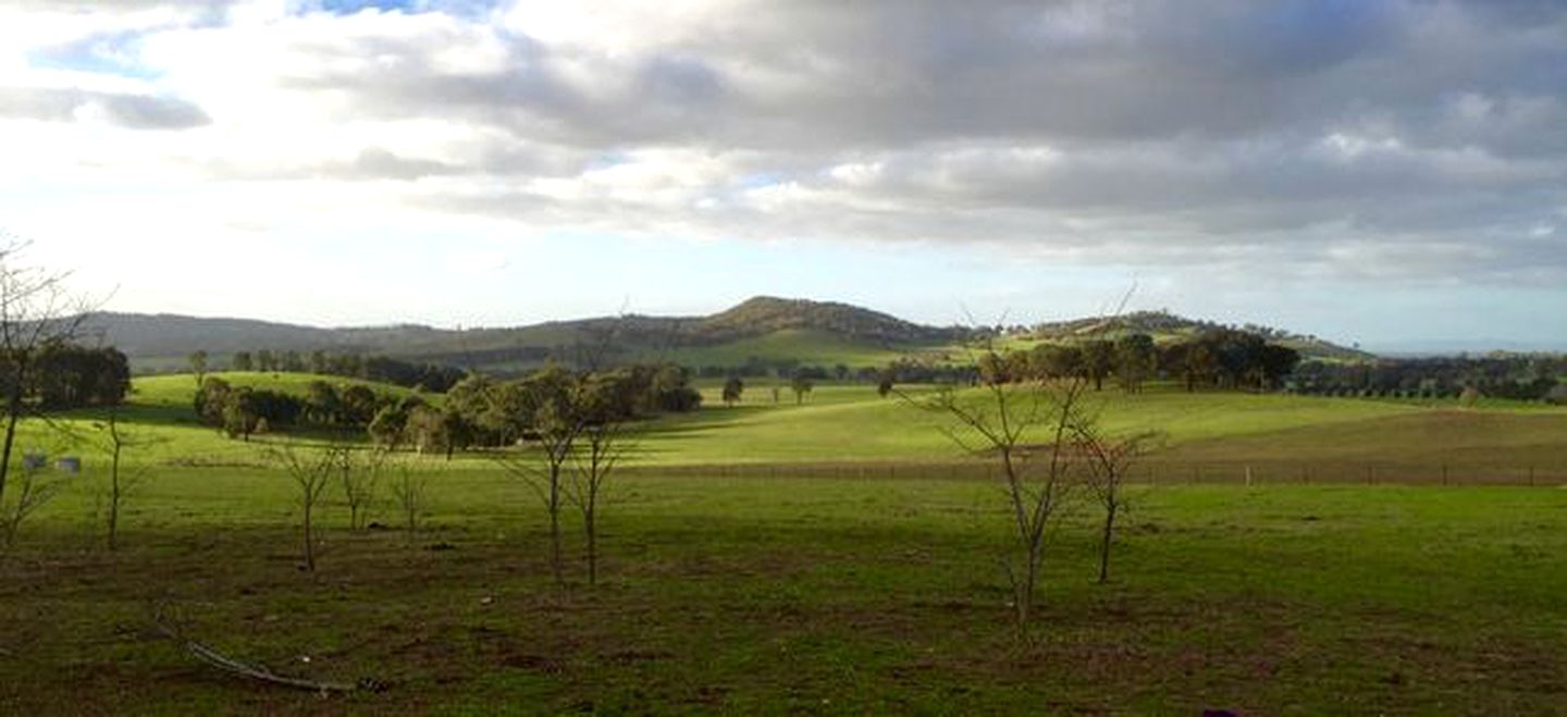 Spacious Barn for a Countryside Group Holiday near Mount Buffalo National Park in Victoria