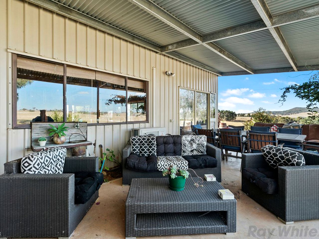 Spacious Barn for a Countryside Group Holiday near Mount Buffalo National Park in Victoria