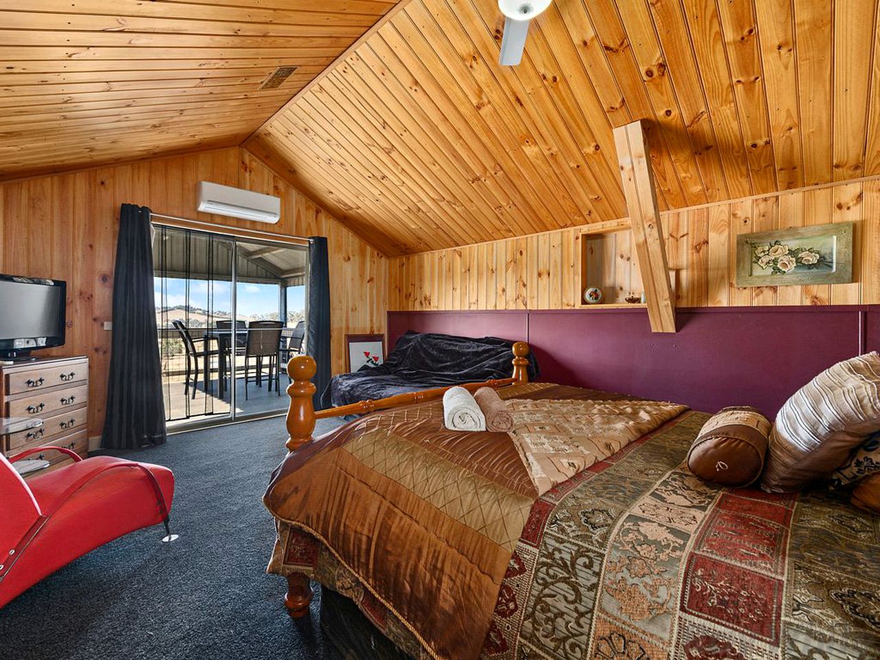 Spacious Barn for a Countryside Group Holiday near Mount Buffalo National Park in Victoria