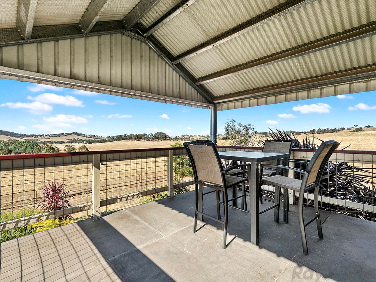 Spacious Barn for a Countryside Group Holiday near Mount Buffalo National Park in Victoria