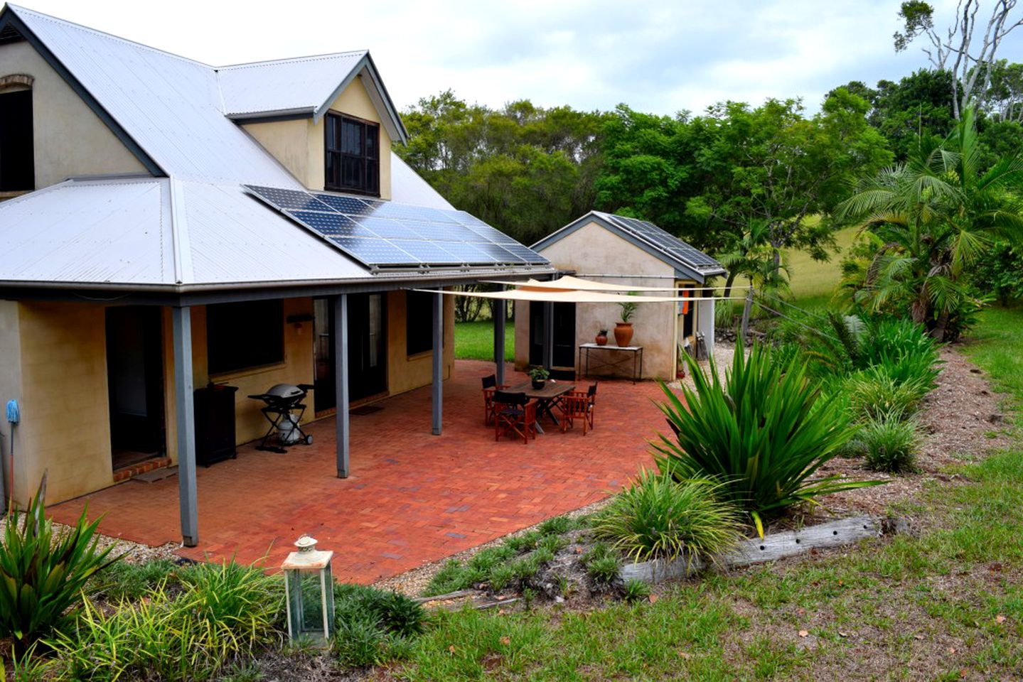 Country Cottage with Lush Gardens in Federal, New South Wales, Australia