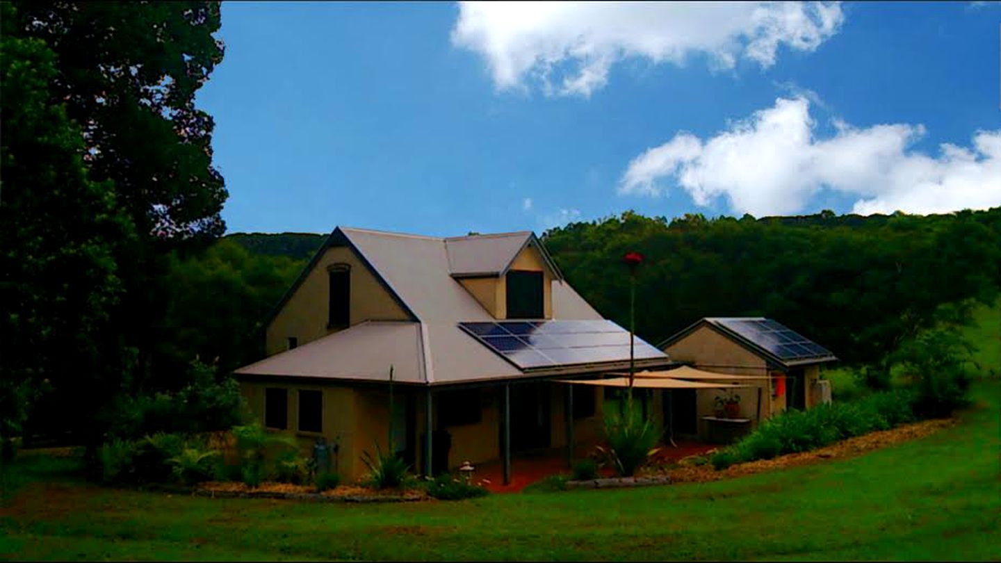 Country Cottage with Lush Gardens in Federal, New South Wales, Australia