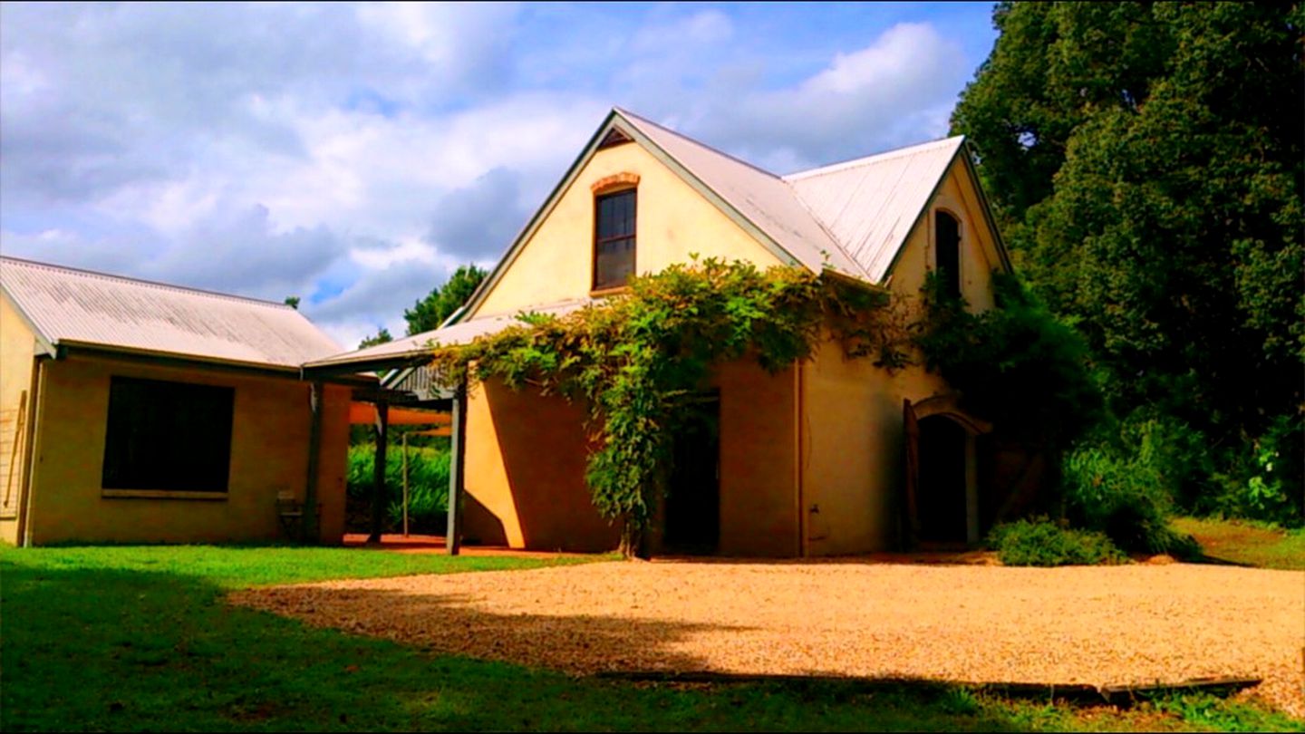 Country Cottage with Lush Gardens in Federal, New South Wales, Australia