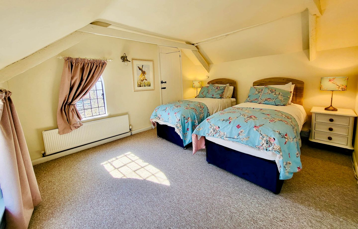 Incredible Secluded Cottage with Hot-tub in Umberleigh, England