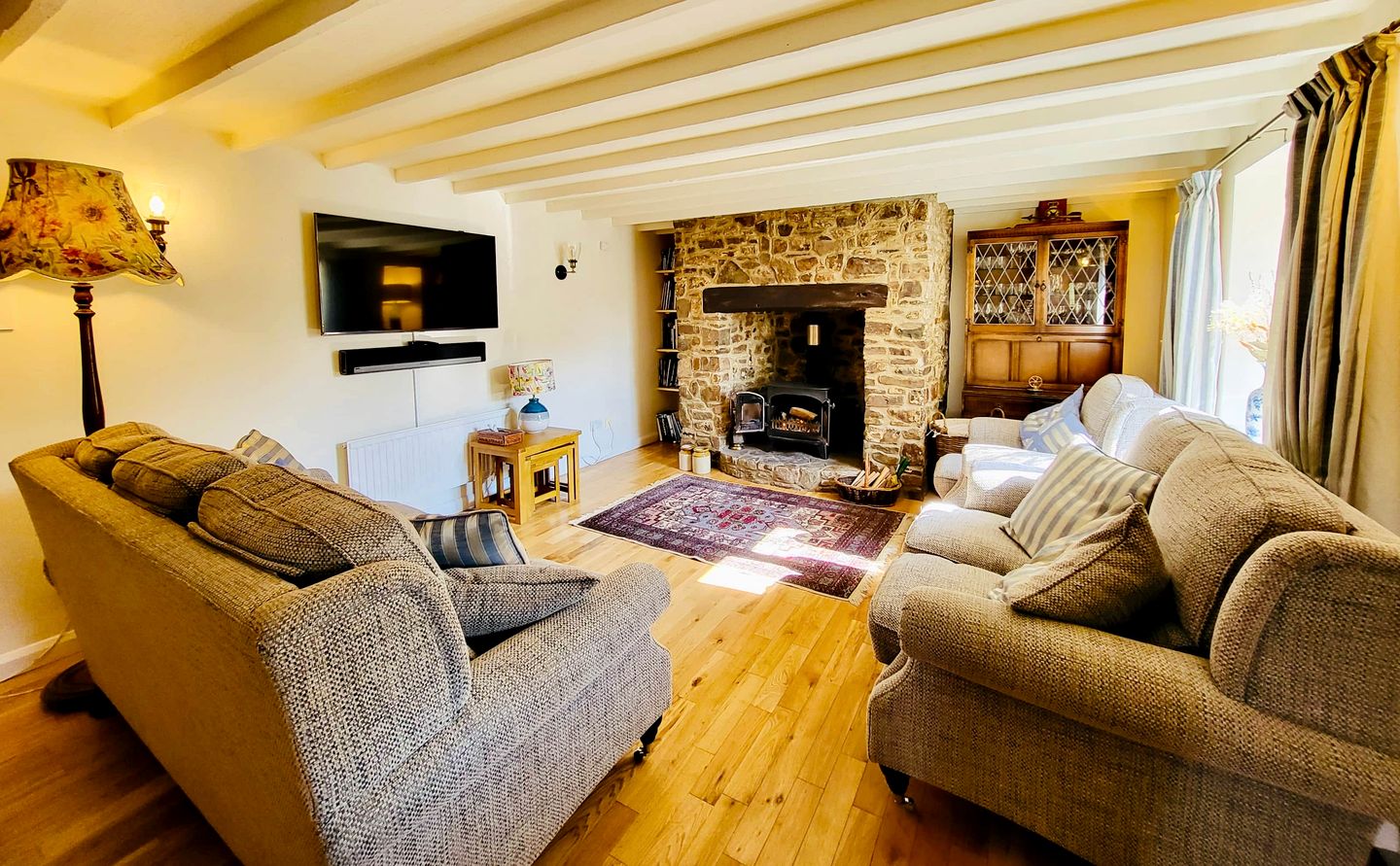 Incredible Secluded Cottage with Hot-tub in Umberleigh, England