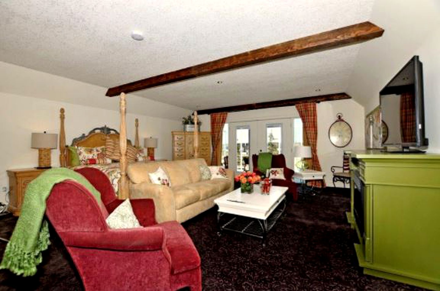 Charming Suite Rental with a Delicious Breakfast Included near Calgary, Alberta