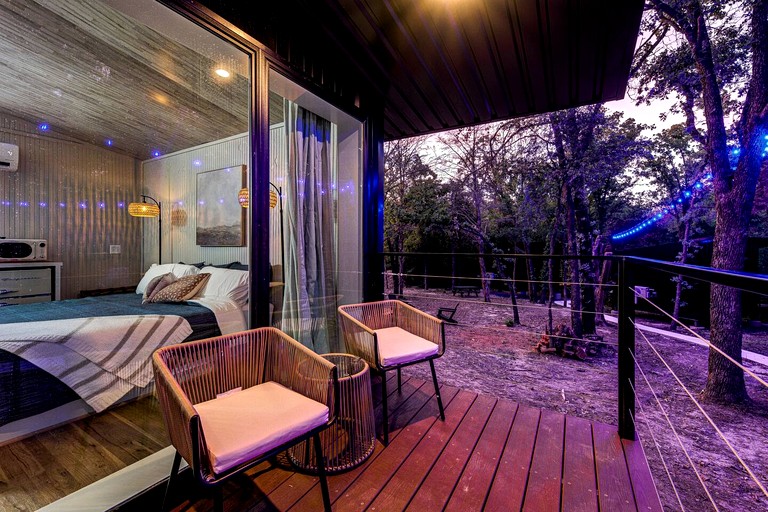 Cabins (United States of America, Alvord, Texas)