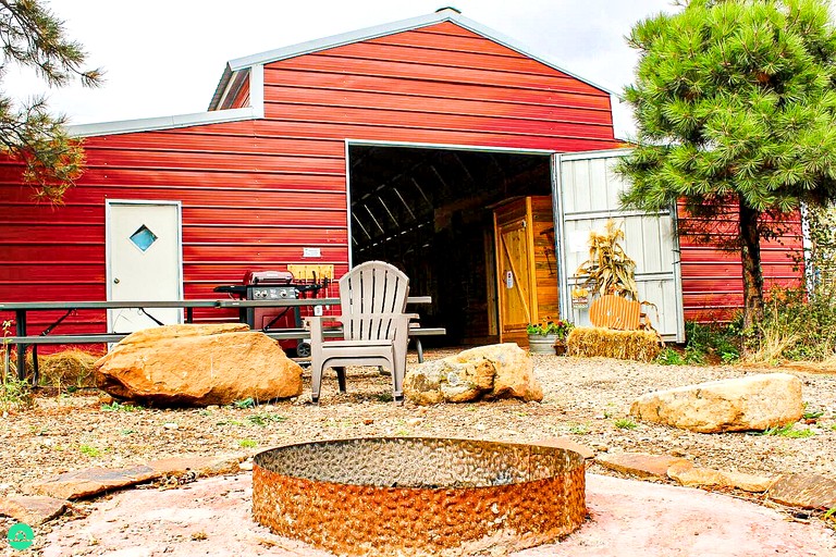 Amazing Barn with Barbecue in Monticello, Utah