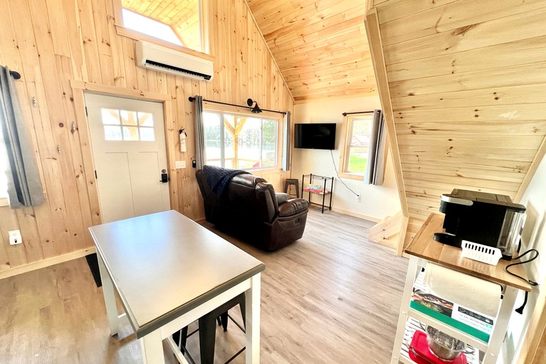 Cabins (United States of America, Burnham, Maine)