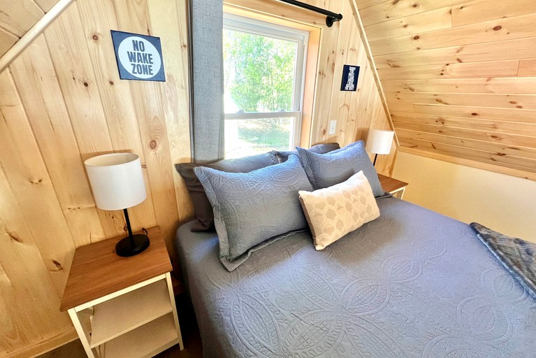 Cabins (United States of America, Burnham, Maine)