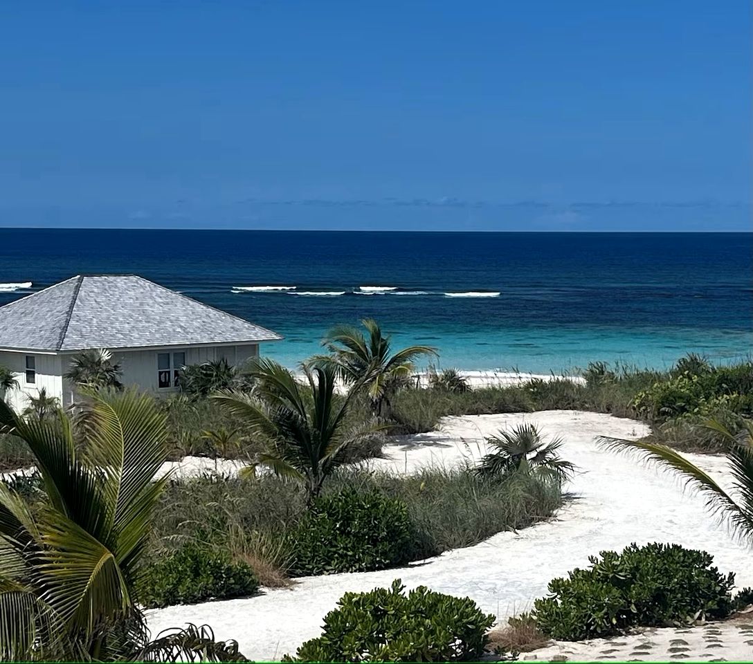 Incredible Beach House with Beach Access and Fantastic Sights in Governor's Harbour, North Eleuthera