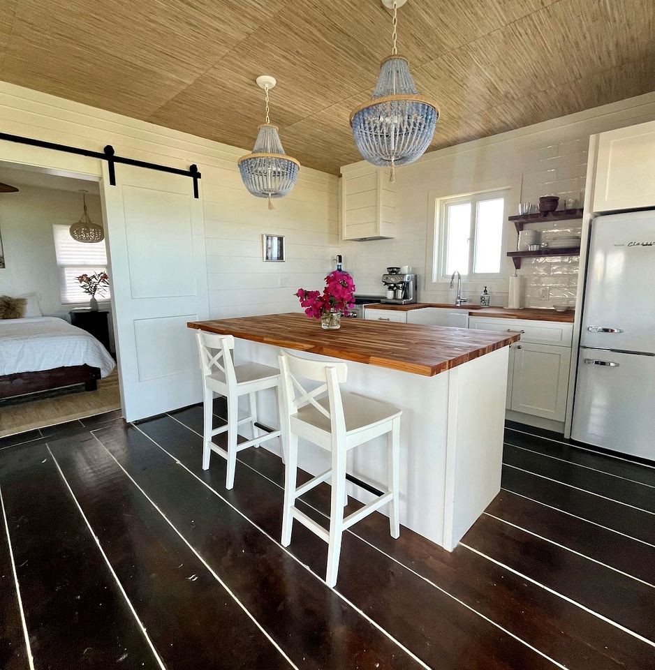 Incredible Beach House with Beach Access and Fantastic Sights in Governor's Harbour, North Eleuthera