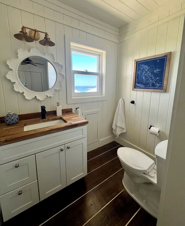 Incredible Beach House with Beach Access and Fantastic Sights in Governor's Harbour, North Eleuthera