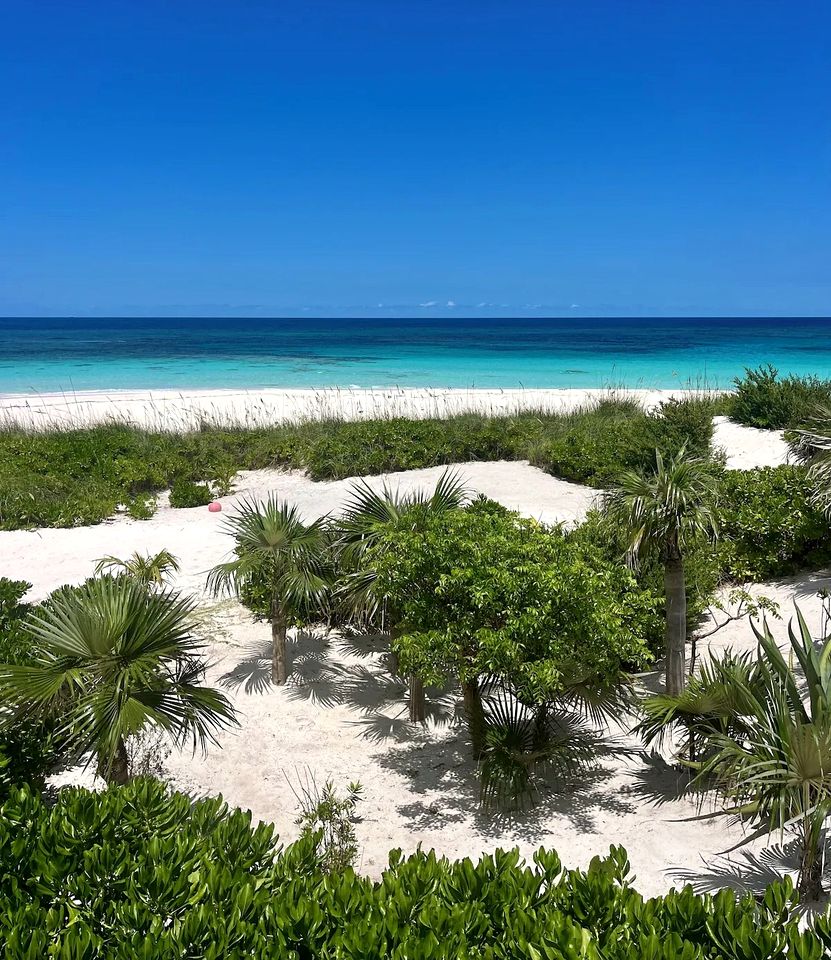 Incredible Beach House with Beach Access and Fantastic Sights in Governor's Harbour, North Eleuthera