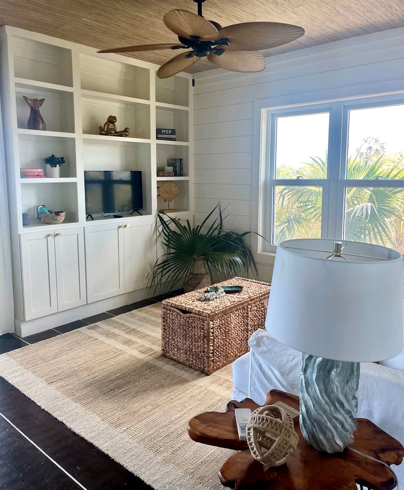 Incredible Beach House with Beach Access and Fantastic Sights in Governor's Harbour, North Eleuthera