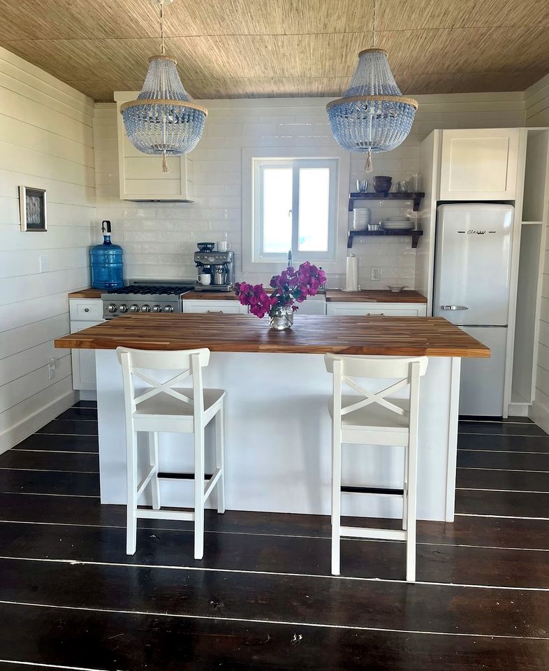 Incredible Beach House with Beach Access and Fantastic Sights in Governor's Harbour, North Eleuthera