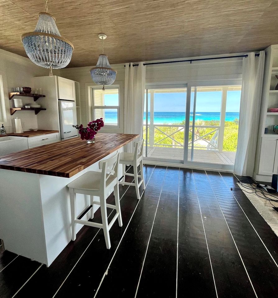 Incredible Beach House with Beach Access and Fantastic Sights in Governor's Harbour, North Eleuthera