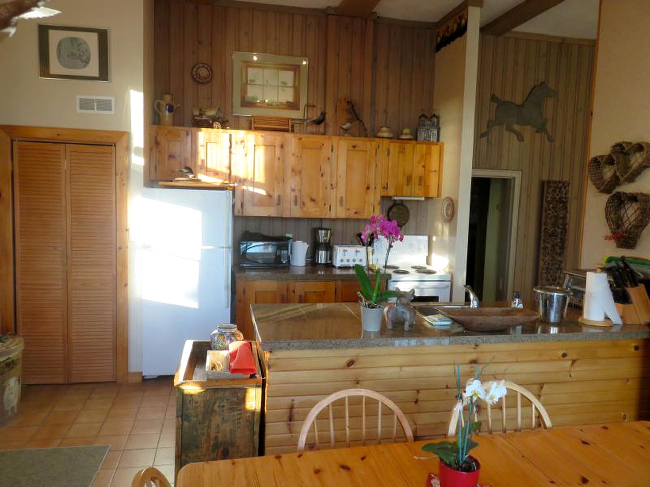 Rustic Lakefront Cottage Rental near Belleville, Ontario